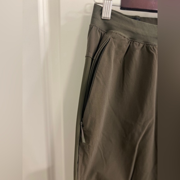 Lululemon Surge Hybrid Pant
Dark Olive - Picture 6 of 9
